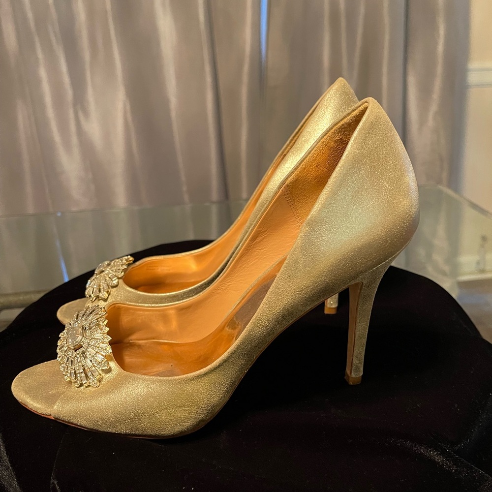 Metallic gold heels/rhinestone embellishments used Badgley Mischka size 10